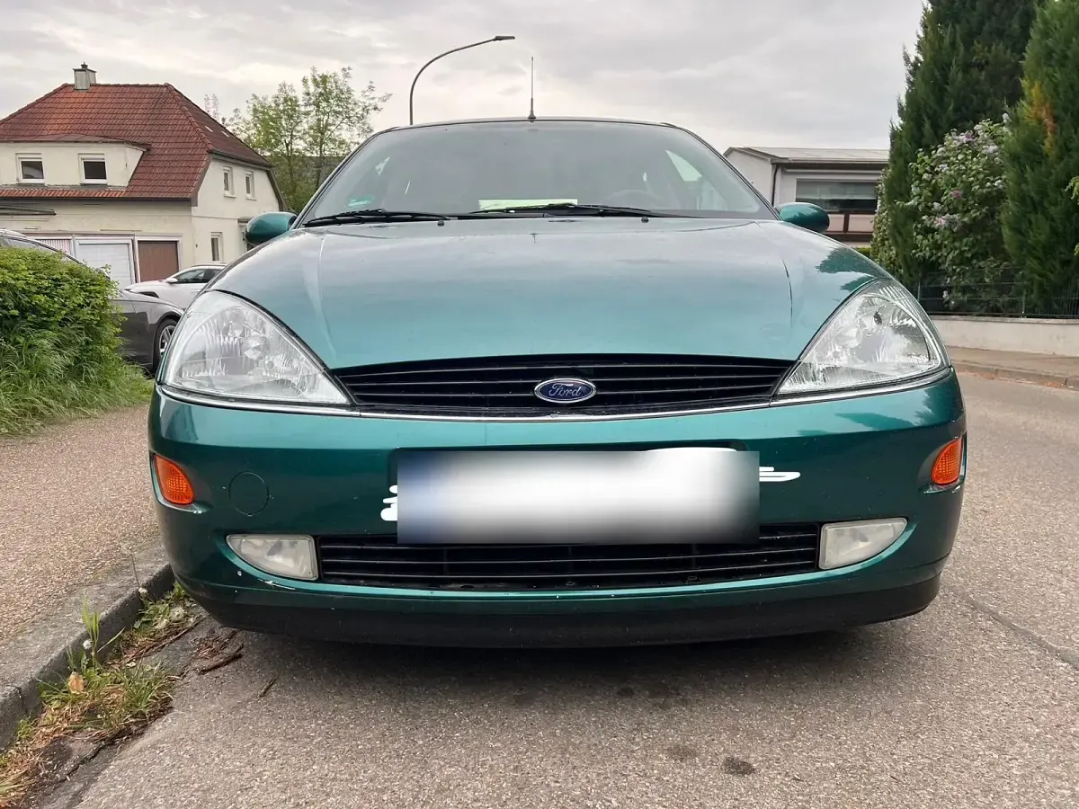 Brugt Ford Focus Ghia 100 HK (73 kW) 2001 Grøn Hatchback