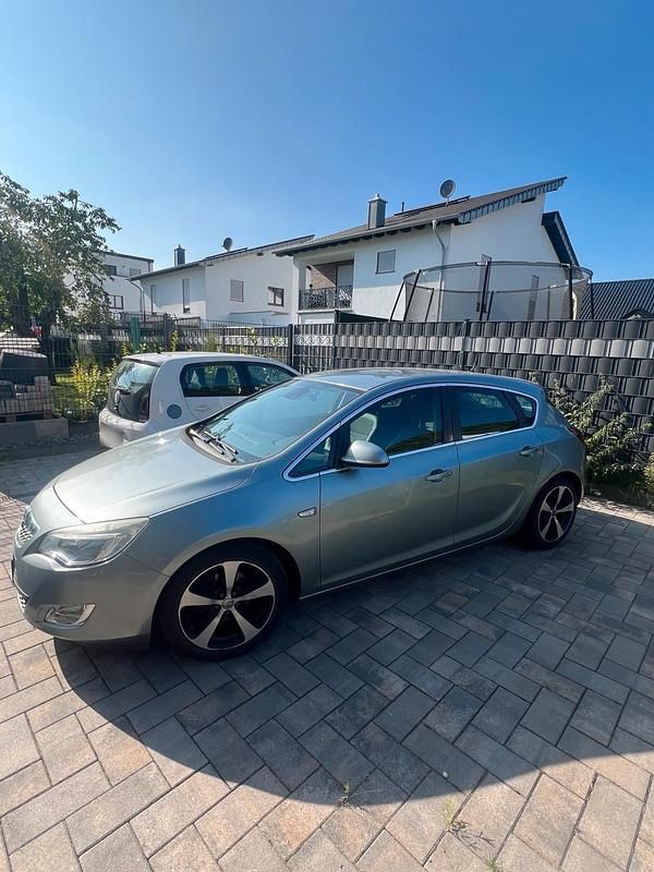 Brugt Opel Astra 140 HK (102 kW) 2012 Grå Sedan