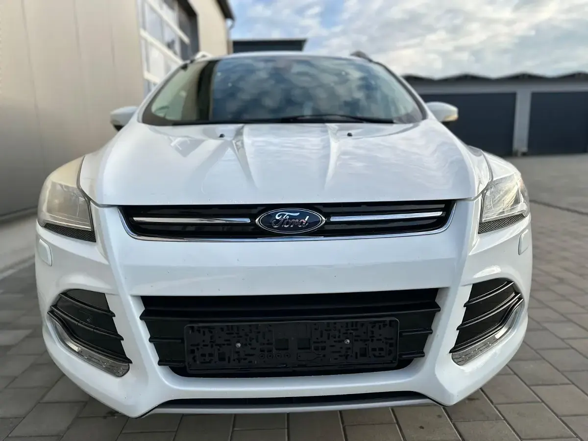 Gebraucht Ford Kuga Titanium 163 PS (119 kW) 2014 Weiß SUV