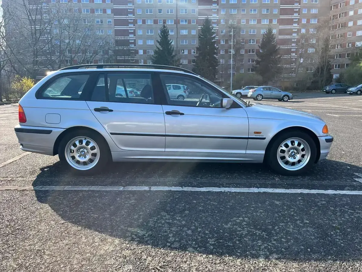 Gebraucht BMW 320 Sport Line 136 PS (100 kW) 2000 Silber Kombi