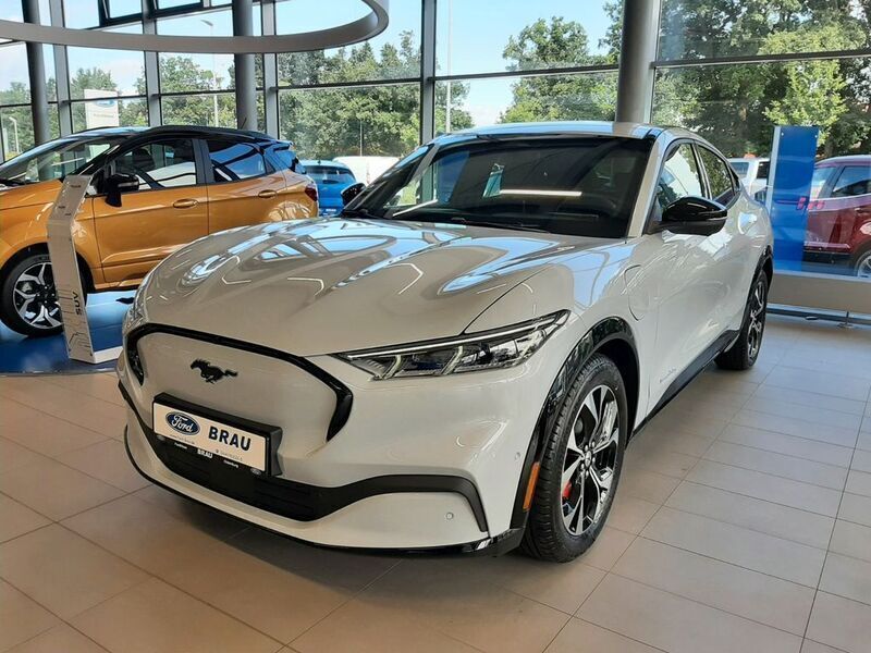 Gebraucht Ford Mustang Mach-E 197 kW (269 PS) 2022 Weiß metallic SUV