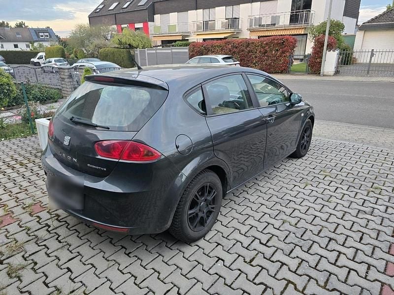 Usata Seat Leon 105 CV (77 kW) 2011 Nero Utilitaria