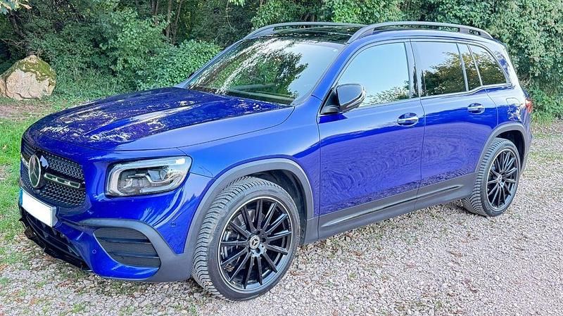 Blau Gebraucht 2021 Mercedes GLB250 AMG SUV | 40.500 € (Fairer Preis) - Bild 1/4