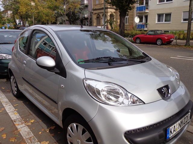 Silber metallic Gebraucht 2007 Peugeot 107 Urban Move Kleinwagen | 4.500 € - Bild 1/4