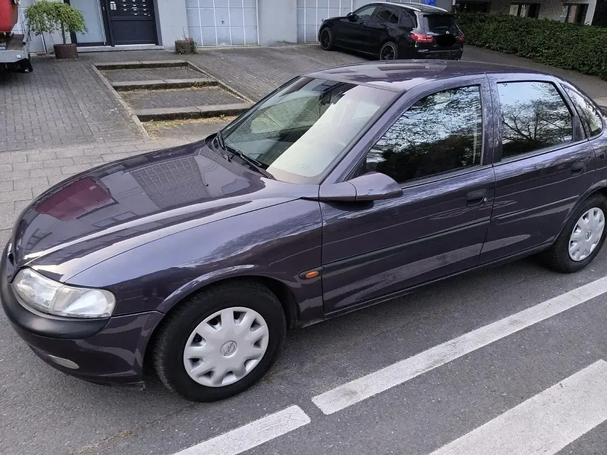 Gebraucht Opel Vectra 101 PS (74 kW) 1996 Blau Limousine