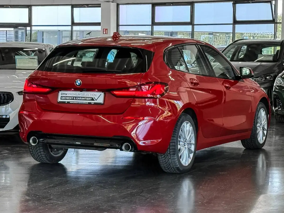 Gebraucht BMW 118 Sport Line 150 PS (110 kW) 2023 Melbournerot Kleinwagen