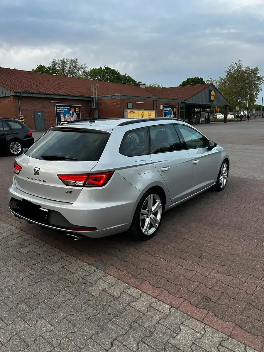 Używany Seat Leon ST CUPRA 265 KM (194 kW) 2015 Srebrny Kombi