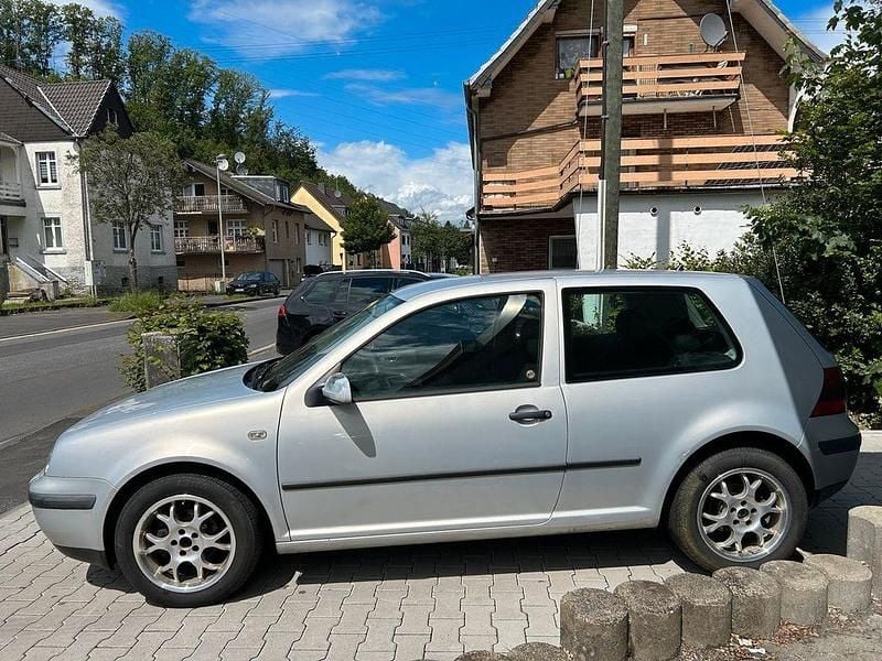 Gebraucht VW Golf IV 105 PS (77 kW) 2000 Silber Limousine