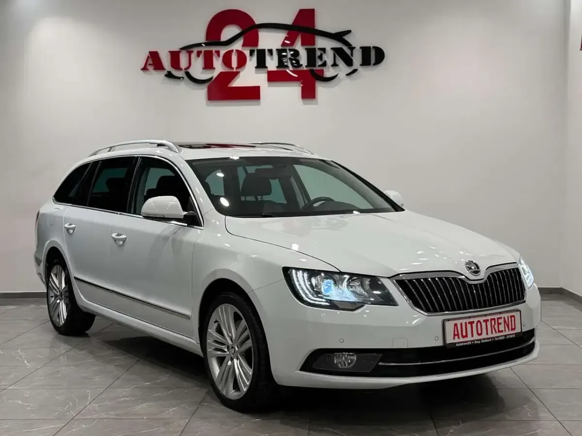 Gebraucht Skoda Superb Elegance 170 PS (125 kW) 2015 Bila moon/moon white Kombi