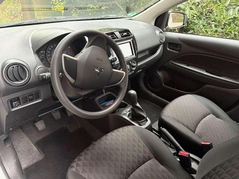 Gebraucht Mitsubishi Space Star Select 71 PS (52 kW) 2024 Weiß Limousine