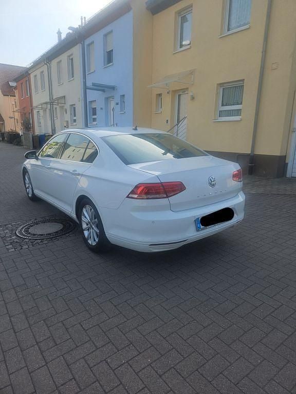 Gebraucht VW Passat Comfortline 125 PS (91 kW) 2015 Weiß Limousine