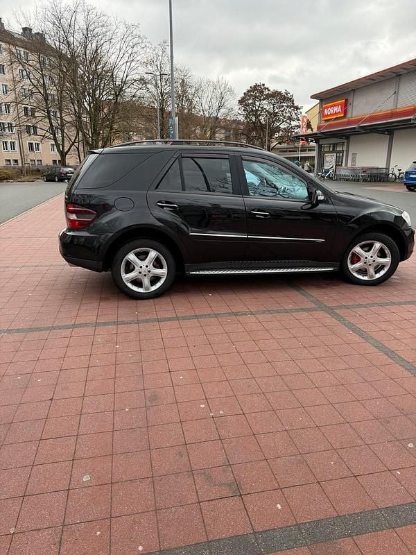 Gebraucht Mercedes ML280 190 PS (139 kW) 2007 Schwarz SUV
