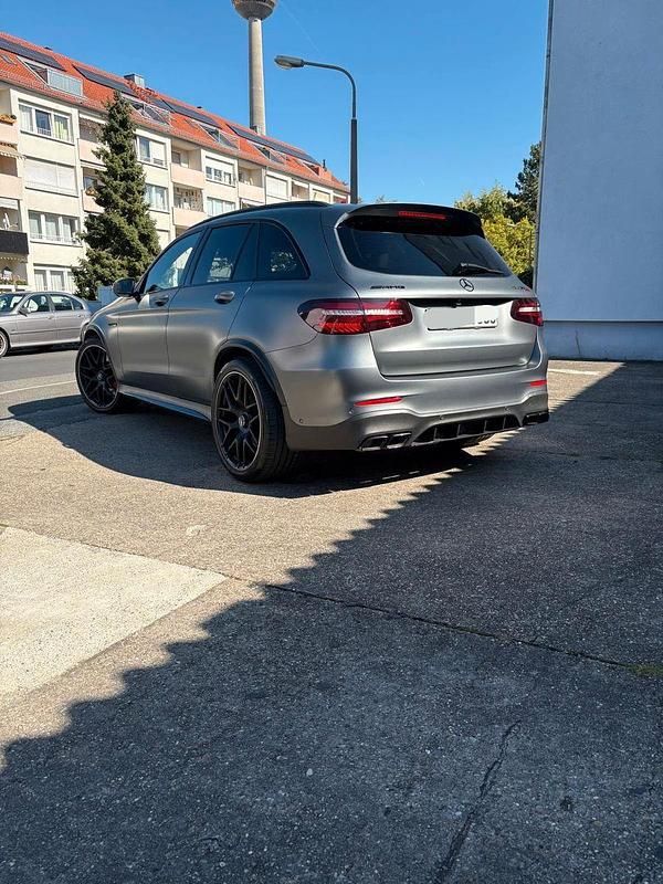 Grau Gebraucht 2018 Mercedes GLC63 AMG AMG SUV | 42.300 € (Superpreis) - Bild 1/4