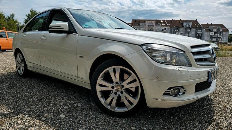Weiß Gebraucht 2009 Mercedes C350 Limousine | 5.500 € (Fairer Preis) - Bild 1/4