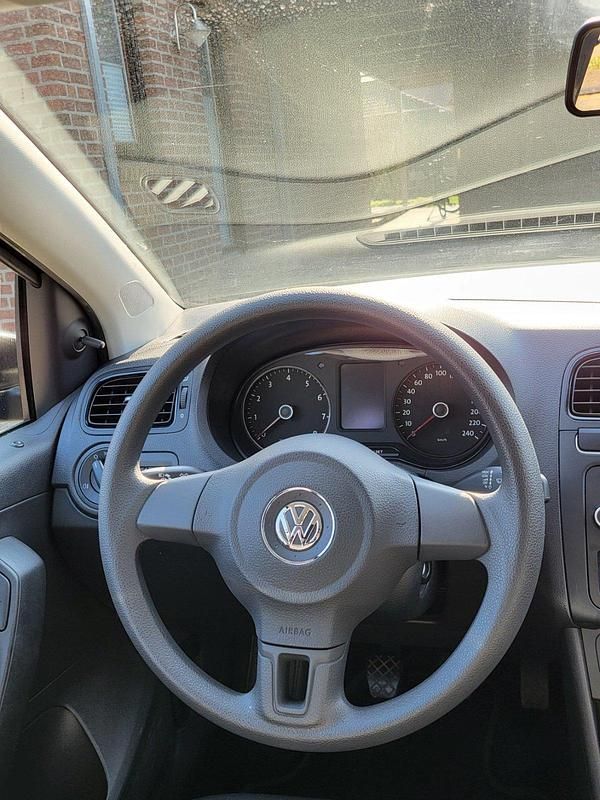 Gebraucht VW Polo 60 PS (44 kW) 2013 Schwarz Kleinwagen