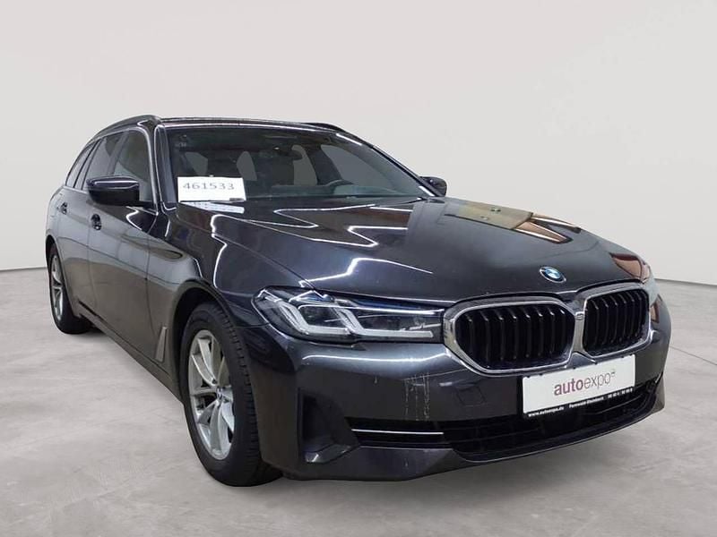 Sophistograu brillanteffekt metallic Gebraucht 2022 BMW 520 Sport Line Kombi | 23.990 € (Guter Preis) - Bild 1/4