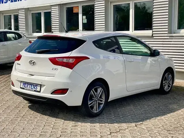 Gebraucht Hyundai i30 135 PS (99 kW) 2013 Weiß Coupé