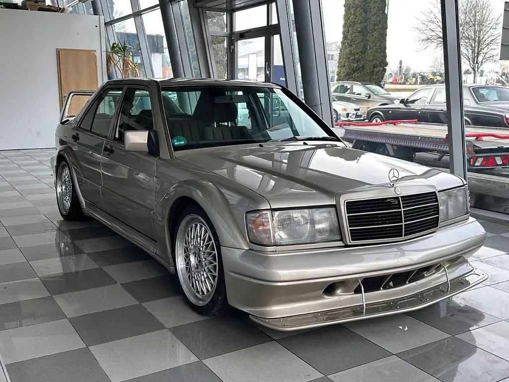 Gebraucht Mercedes 190 160 PS (117 kW) 1990 Gold Limousine