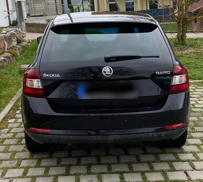 Gebraucht Skoda Rapid Style 122 PS (89 kW) 2014 Schwarz Kleinwagen