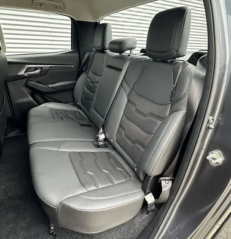 Gebraucht Isuzu D-Max 163 PS (119 kW) 2023 Grau Pickup