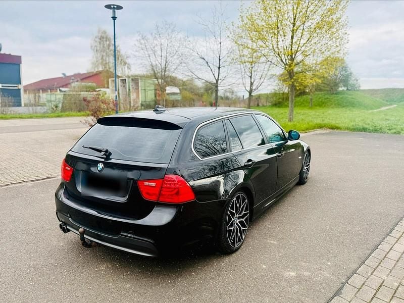 Gebraucht BMW 330 M Sport 245 PS (180 kW) 2010 Schwarz Kombi