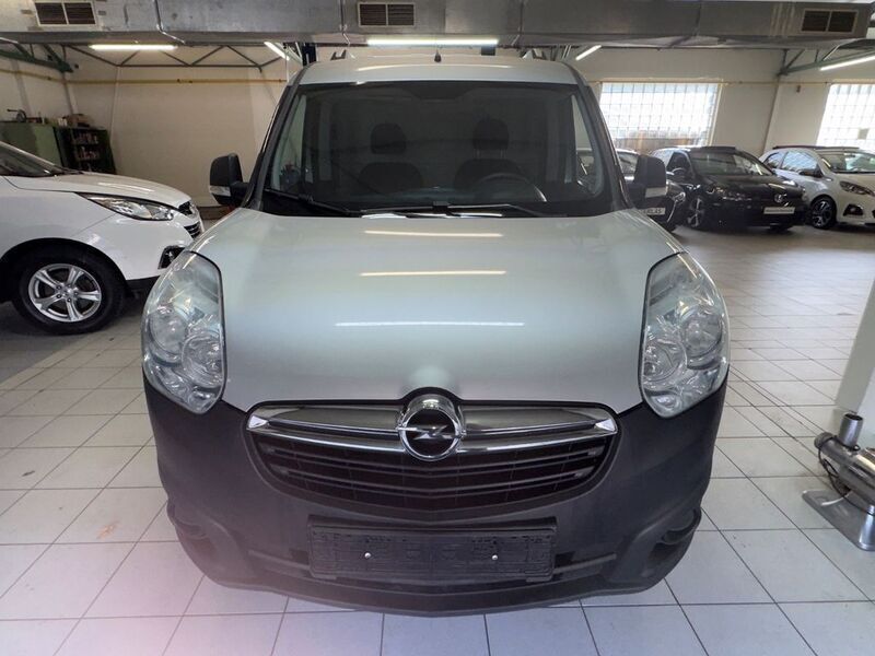 Silber Gebraucht 2017 Opel Combo Van / Kleinbus | 5.900 € (Fairer Preis) - Bild 1/4