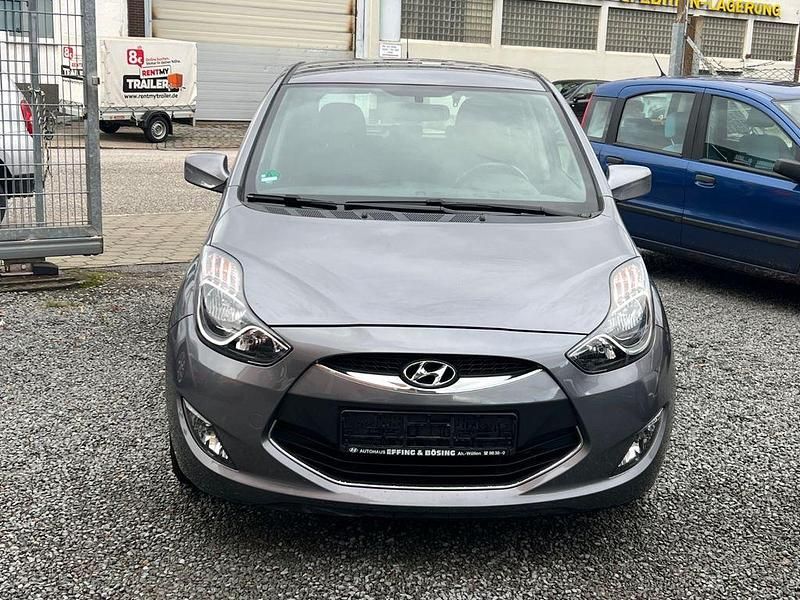 Gebraucht Hyundai ix20 Classic 90 PS (66 kW) 2014 Grau Kleinwagen