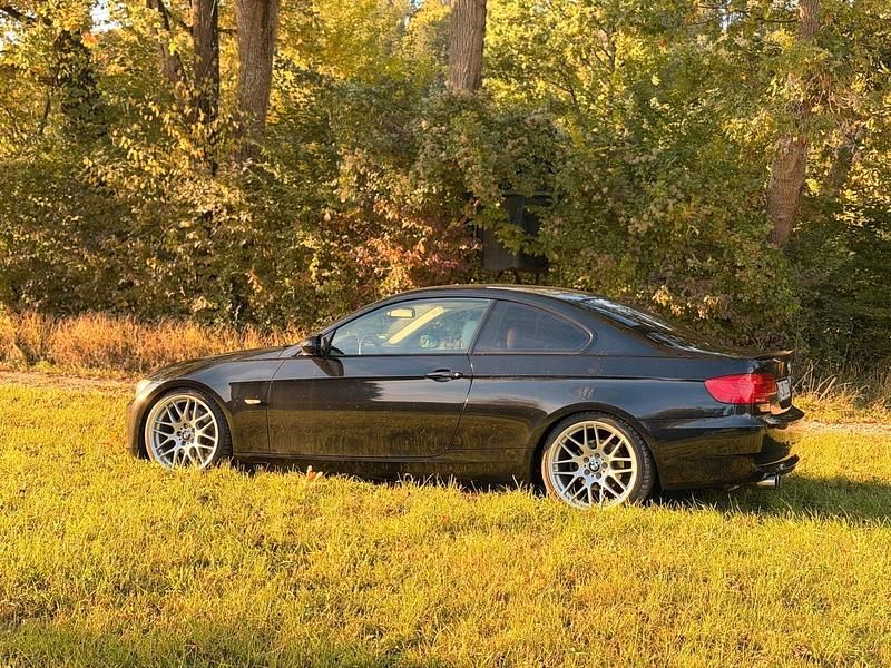 Gebraucht BMW 325 218 PS (160 kW) 2009 Schwarz Coupé