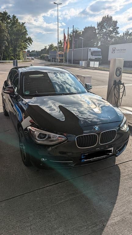 Schwarz Gebraucht 2014 BMW 116 Sport Line Kleinwagen | 11.700 € (Fairer Preis) - Bild 1/4