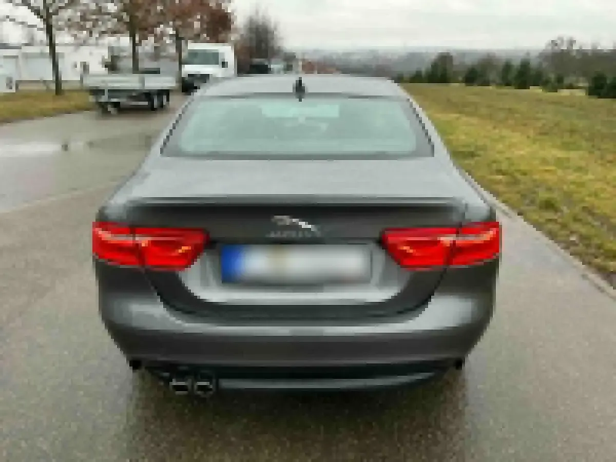 Gebraucht Jaguar XE 179 PS (131 kW) 2017 Grau Limousine