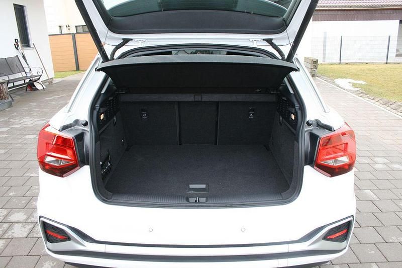 Gebraucht Audi Q2 S-Line 150 PS (110 kW) 2023 Weiß SUV