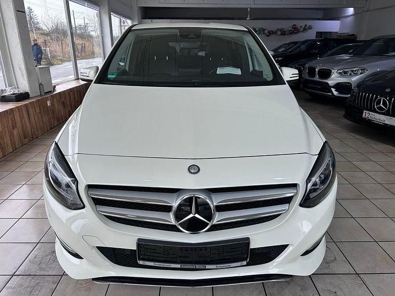 Gebraucht Mercedes B200 136 PS (100 kW) 2017 Calcitweiss/zirrusweiss Van / Kleinbus