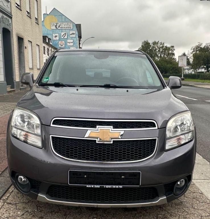 Grau Gebraucht 2012 Chevrolet Orlando LT Van / Kleinbus | 8.400 € (Fairer Preis) - Bild 1/4