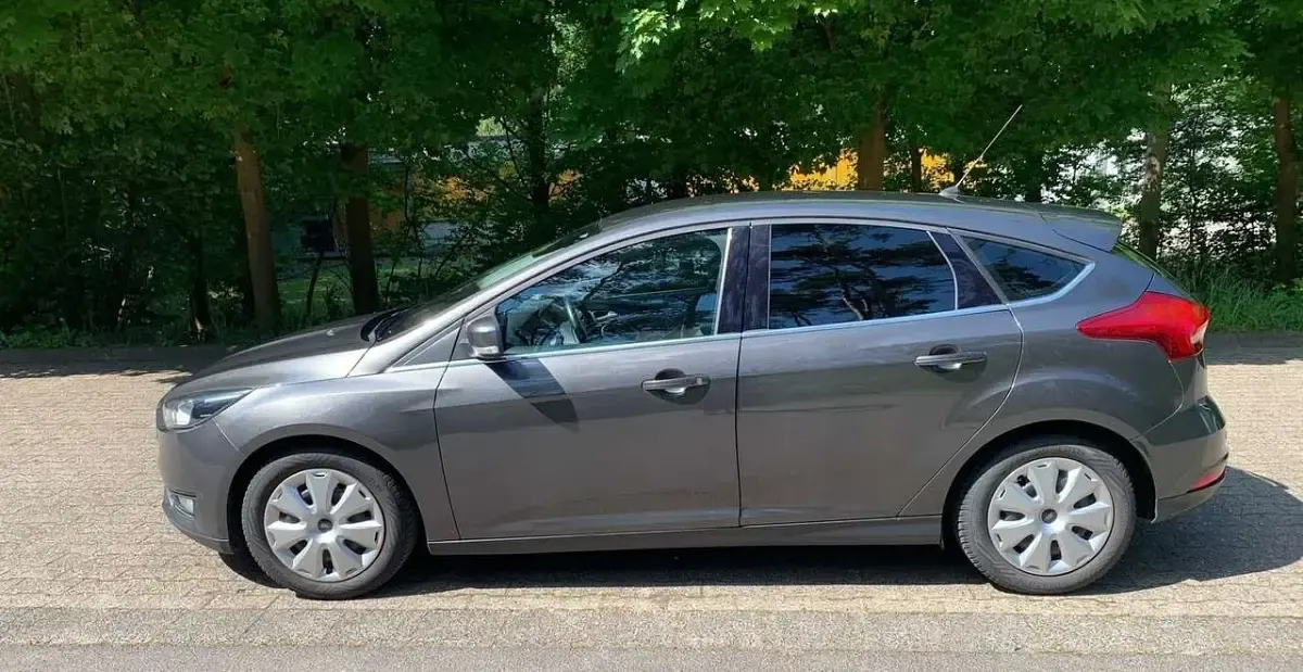 Gebraucht Ford Focus Titanium 125 PS (91 kW) 2016 Grau Kleinwagen