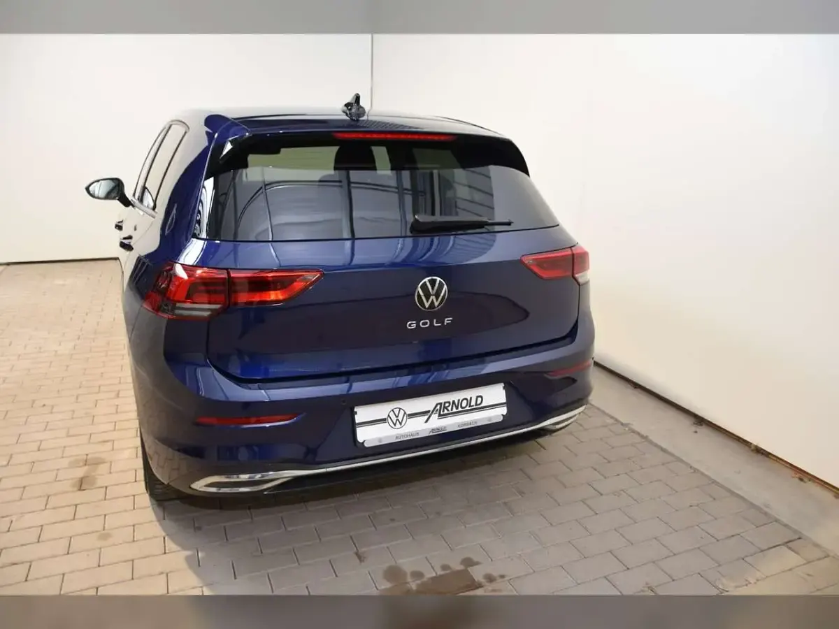 Gebraucht VW Golf VIII Active 131 PS (96 kW) 2022 Atlantic blue metallic Limousine