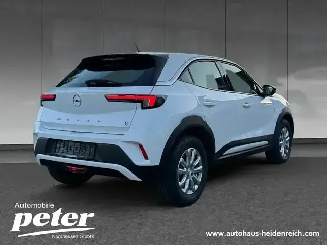 Używany Opel Mokka-e Edition 100 kW (136 KM) 2022 Biały SUV