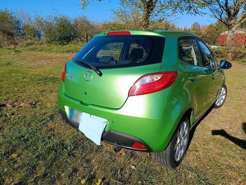 Second-hand Mazda 2 86 CP (63 kW) 2009 Verde Hatchback