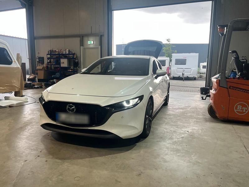 Weiß Gebraucht 2020 Mazda 3 Selection Kleinwagen | 17.500 € (Fairer Preis) - Bild 1/4