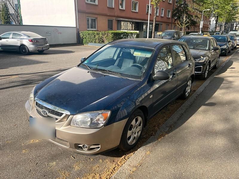 Gebraucht Kia Cerato 105 PS (77 kW) 2005 Braun Kleinwagen