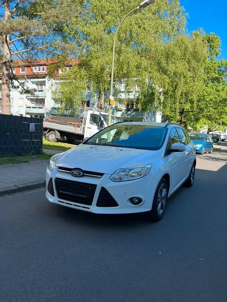 Second-hand Ford Focus SYNC Edition 101 CP (74 kW) 2013 Alb Break