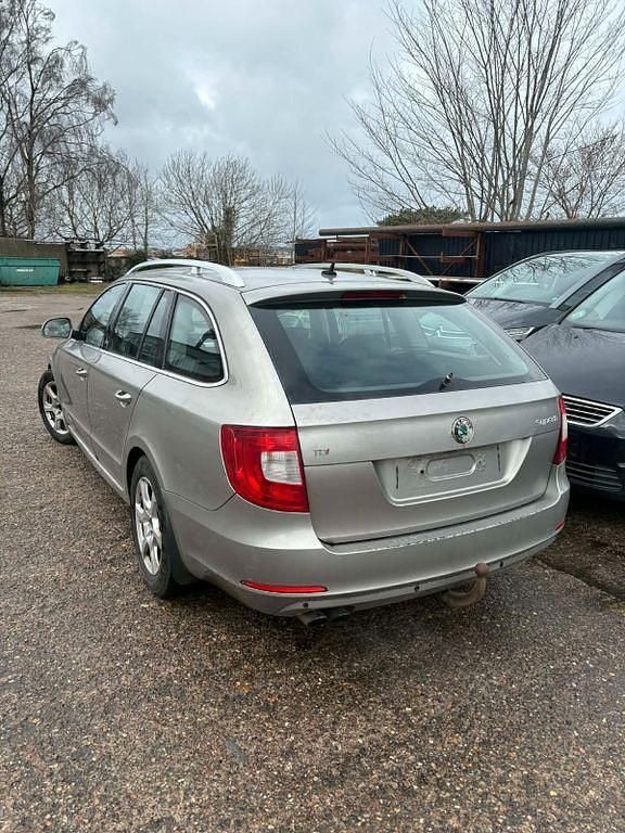 Gebraucht Skoda Superb Ambition 140 PS (102 kW) 2010 Beige Kombi