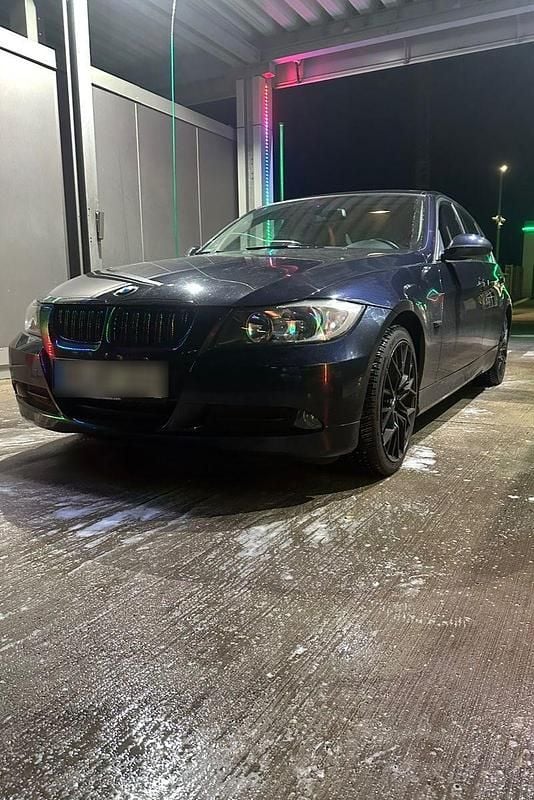 Blau Gebraucht 2007 BMW 318 Limousine | 4.500 € (Fairer Preis) - Bild 1/4
