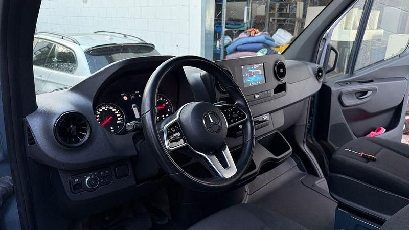 Second-hand Mercedes Sprinter 163 CP (119 kW) 2022 Albastru Van