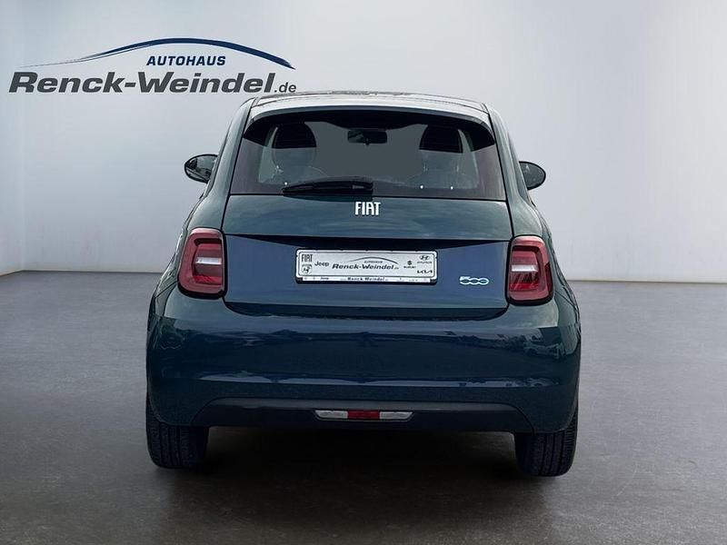 Gebraucht Fiat 500e Basis 86 kW (118 PS) 2023 Grün Kleinwagen