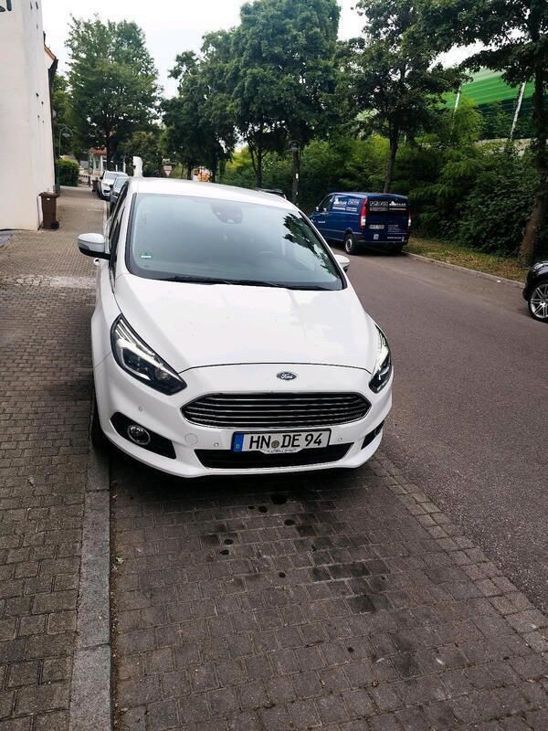 Weiß Gebraucht 2019 Ford S-MAX S Van / Kleinbus | 14.000 € (Etwas zu teuer) - Bild 1/4
