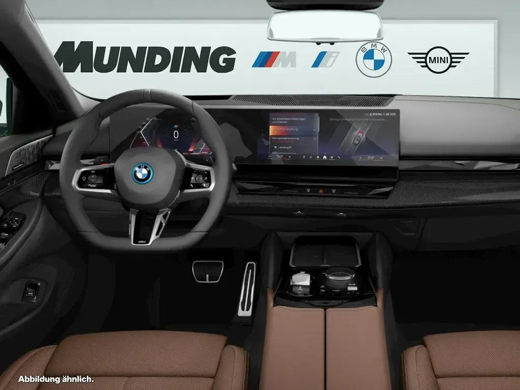Neu BMW 550e Sport Line 489 PS (359 kW) 2026 Schwarz Limousine