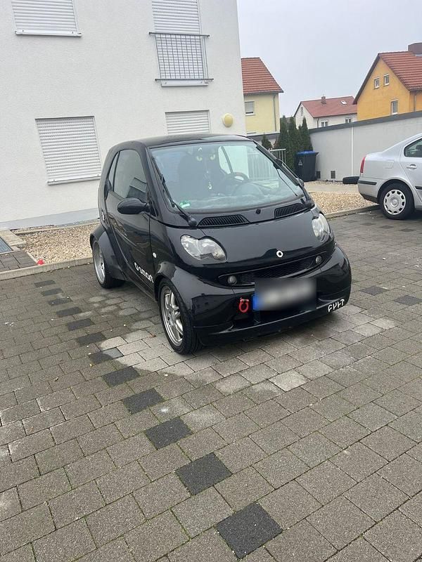 Schwarz Gebraucht 2005 Smart ForTwo Coupé Brabus Coupé | 3.299 € (Etwas zu teuer) - Bild 1/4