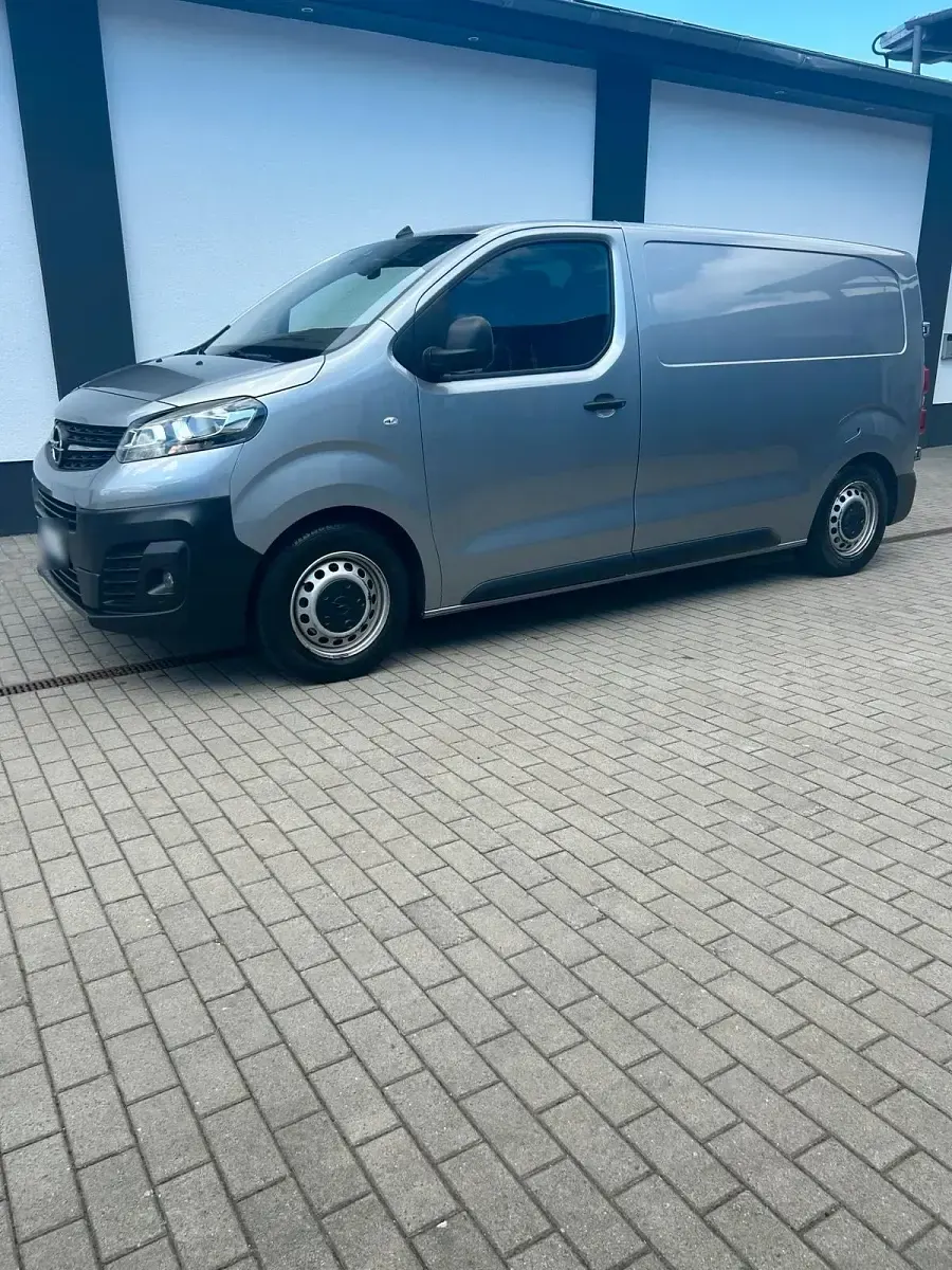 Gebraucht Opel Vivaro 120 PS (88 kW) 2023 Silber Van / Kleinbus