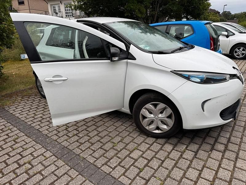 Weiß Gebraucht 2017 Renault Zoe Kleinwagen | 7.500 € (Fairer Preis) - Bild 1/4