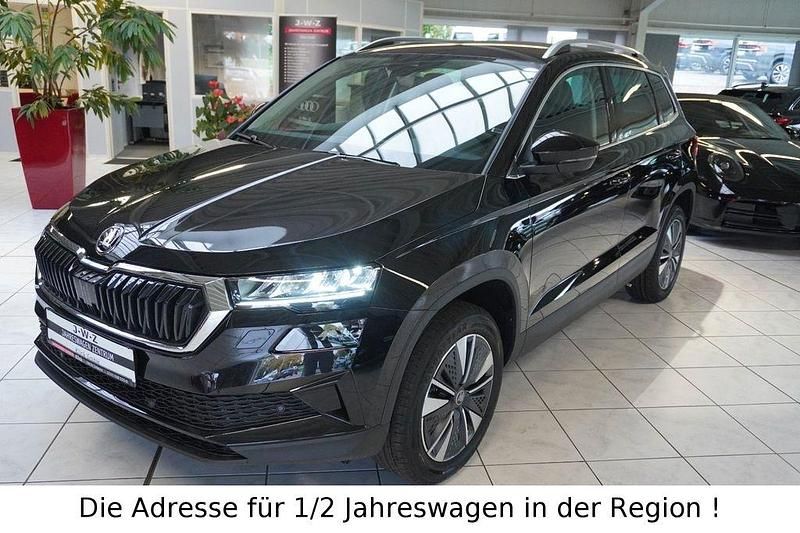 Neu Skoda Karoq Selection 150 PS (110 kW) 2025 Blackmagicperleffekt SUV
